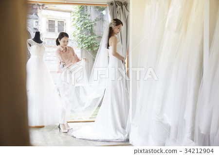婚紗店,婚紗,婚禮策劃師,新婚夫婦,婚姻準備 婚紗店,婚紗,婚禮策劃師,新婚夫婦,婚姻準備 34212904