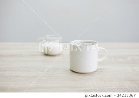 WHITE COFFEE CUP WITH MILK JAR 34213367
