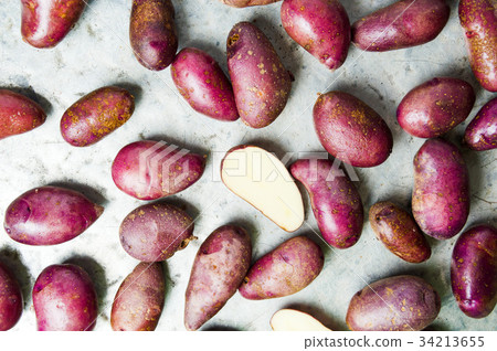 red potatoes on a metal tray flat lay 34213655