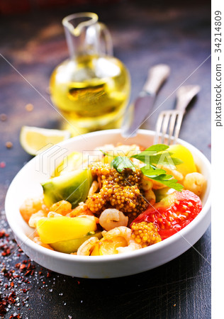 salad with shrimps 34214809