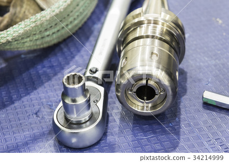 The block wrench with the equipment 34214999