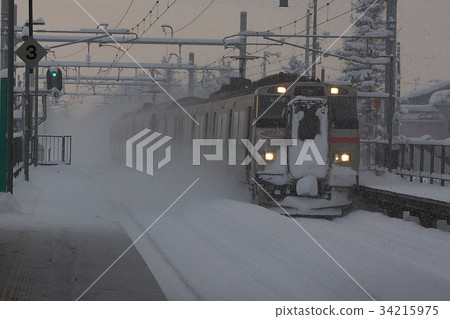 暴風雪 34215975