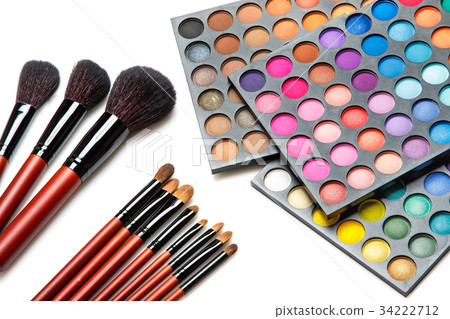 Professional makeup brushes and eyeshadow palette 34222712