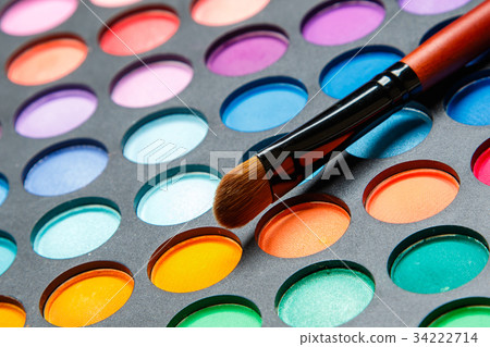 Professional makeup brush and eyeshadow palette 34222714
