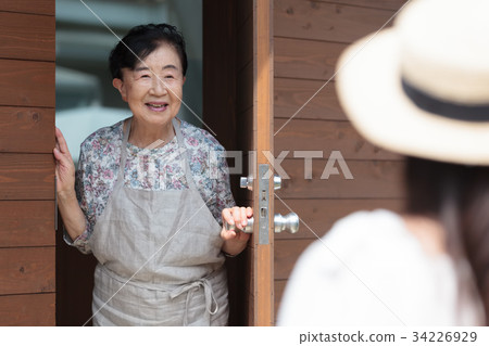 祖母孫子三代歸鄉 34226929