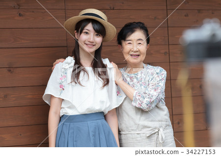 祖母孫子回家紀念攝影 祖母孫子回家紀念攝影 34227153