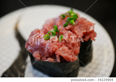 Negitro Tuna擠出紅海鯛衝擊軍艦Nori海海苔 Negitro Tuna擠出紅海鯛衝擊軍艦Nori海海苔 34229904