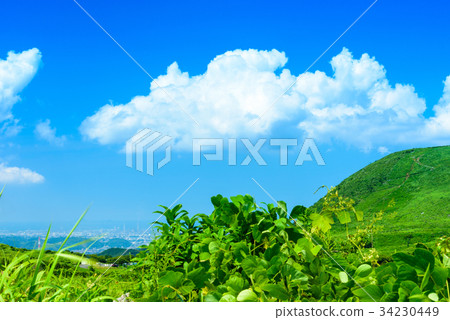 Summer clouds and blue sky and grassy plains (Hiraodai Fukuoka prefecture) Summer clouds and blue sky and grassy plains (Hiraodai Fukuoka prefecture) 34230449