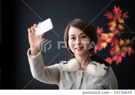Middle woman smartphone selfie photo 34230649