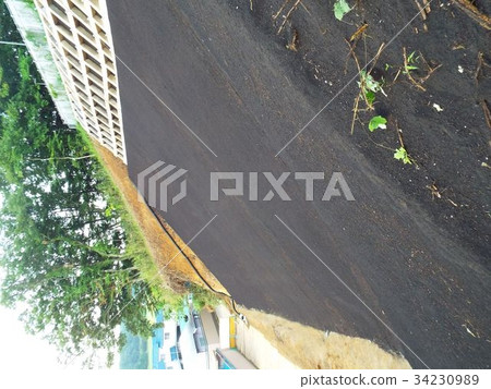 Spray the growth base on the net for greening the slope Spray the growth base on the net for greening the slope 34230989