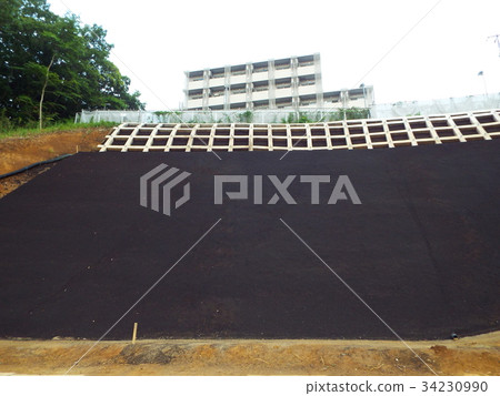 在網上噴灑生長基地,使坡度綠化 在網上噴灑生長基地,使坡度綠化 34230990