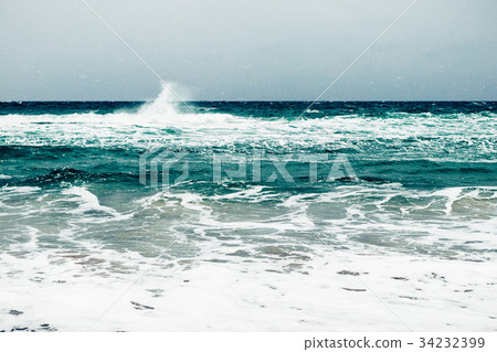 Seaview during a snowfall and wind 34232399