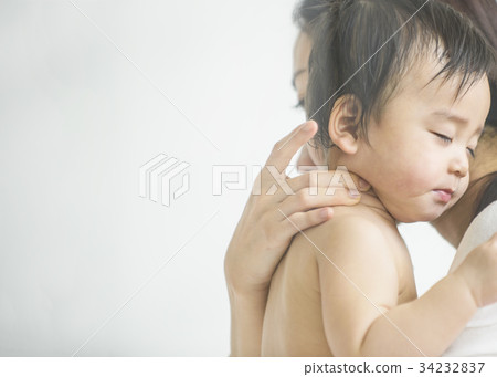 Mom and baby 34232837