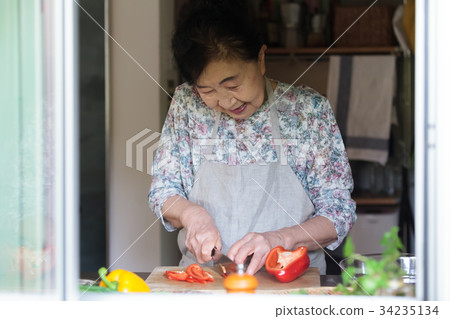 祖母做飯 34235134