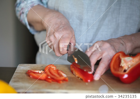 祖母做飯 祖母做飯 34235135