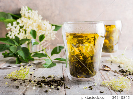 Green tea with elder flower Green tea with elder flower 34240845