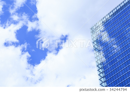 清新的天空和建築物 34244794