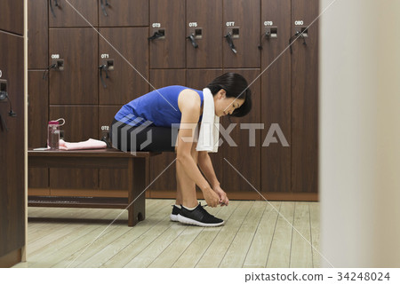 體育健身房中間婦女更衣室 34248024