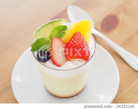 Pudding A La Mode Stock Photo 34252193 Pixta