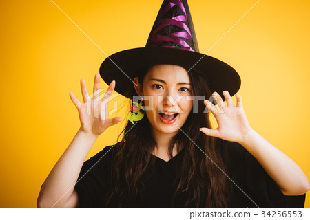 Halloween girl dressed as a witch 34256553