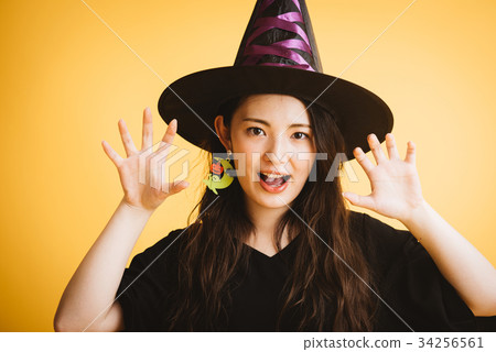 Halloween girl dressed as a witch 34256561