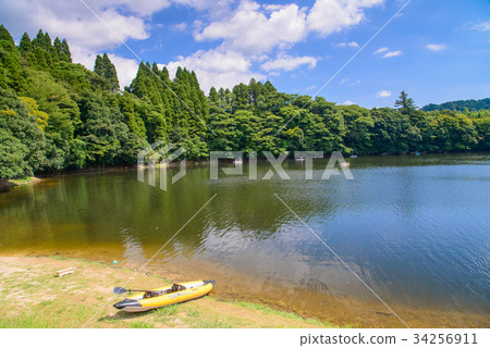 [Chiba] People who enjoy boating at Lake Kameyama in Boso 34256911