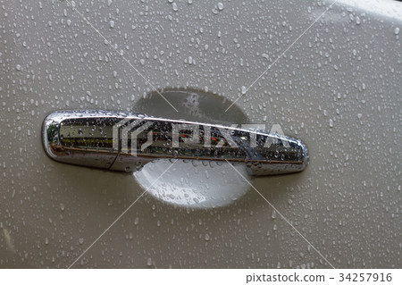 car door handle with drop water 34257916