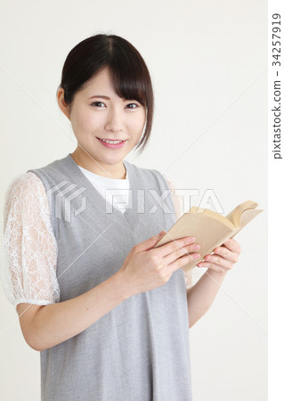 看書的女人 34257919