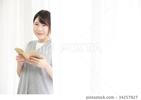 看書的女人 34257927