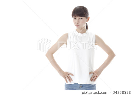 一位憤怒的小姐 34258558