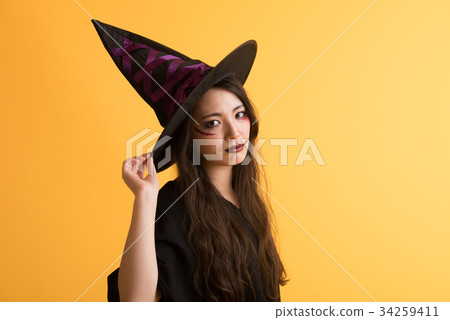 Halloween costume zombie makeup woman 34259411