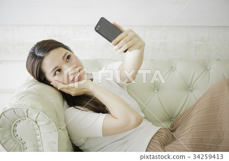 自拍的女人 34259413