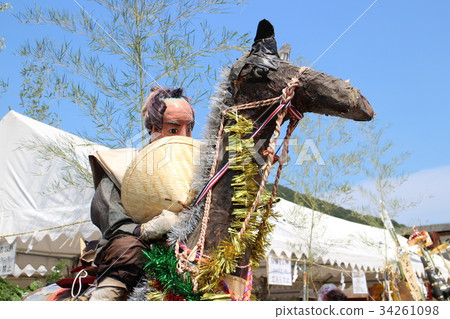 武士穿上了一匹光禿禿的馬 34261098