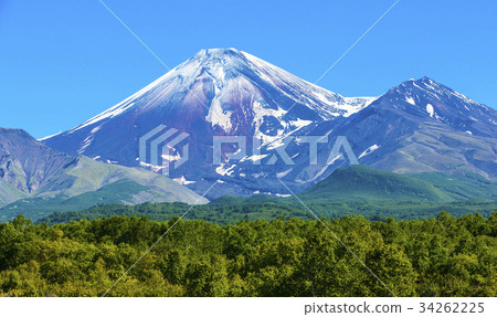 Avachinsky volcano in Kamchatka in the autumn 34262225