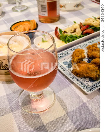 Christmas table rosé sparkling wine and appetizer 34264540