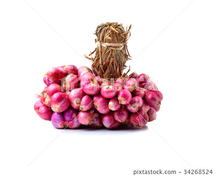 Shallots, Raw and uncooked isolated on white 34268524