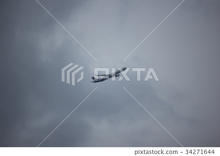 HS-TBG Airbus A330-300 of Thaiairway TG111 34271644