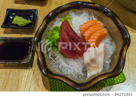 Fresh Japanese food sliced Sashimi set Fresh Japanese food sliced Sashimi set 34271881
