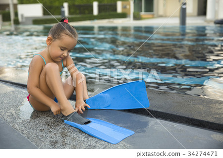 cute girl with flippers in swimming pool cute girl with flippers in swimming pool 34274471
