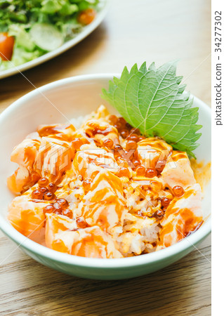 Sashimi rice bowl Sashimi rice bowl 34277302