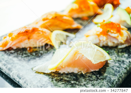 Nigiri sushi 34277847