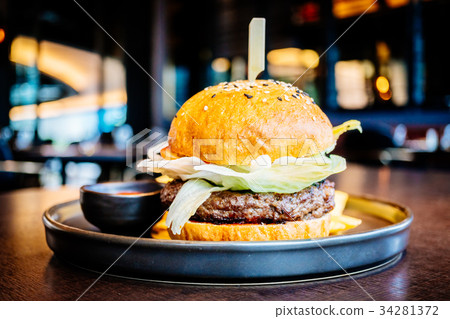 Beef meat hamburger Beef meat hamburger 34281372