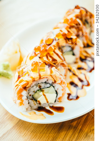 Salmon sushi roll 34282930