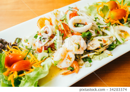 Mixed spicy seafood salad with thai style 34283374
