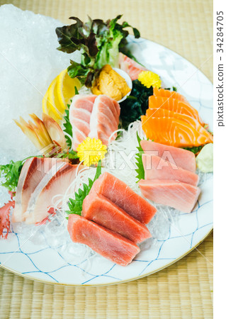 Raw and fresh sashimi fish meat Raw and fresh sashimi fish meat 34284705
