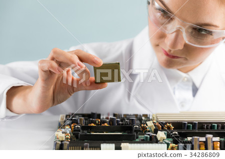 Female engineer Female engineer 34286809