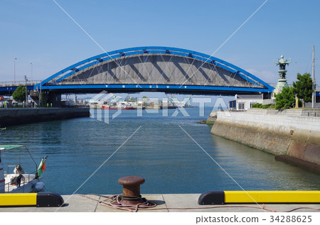 贊岐高速公路上的藍色橋樑 贊岐高速公路上的藍色橋樑 34288625