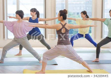 Young woman doing yoga in yoga studio 34289445