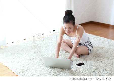 放鬆的女孩 放鬆的女孩 34292642