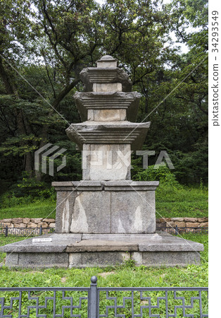 Boseoksa three-story pagoda (Treasure No. 249), Buseoksa, Fenghuangsan, Youngju, Gyeongbuk Boseoksa three-story pagoda (Treasure No. 249), Buseoksa, Fenghuangsan, Youngju, Gyeongbuk 34293549
